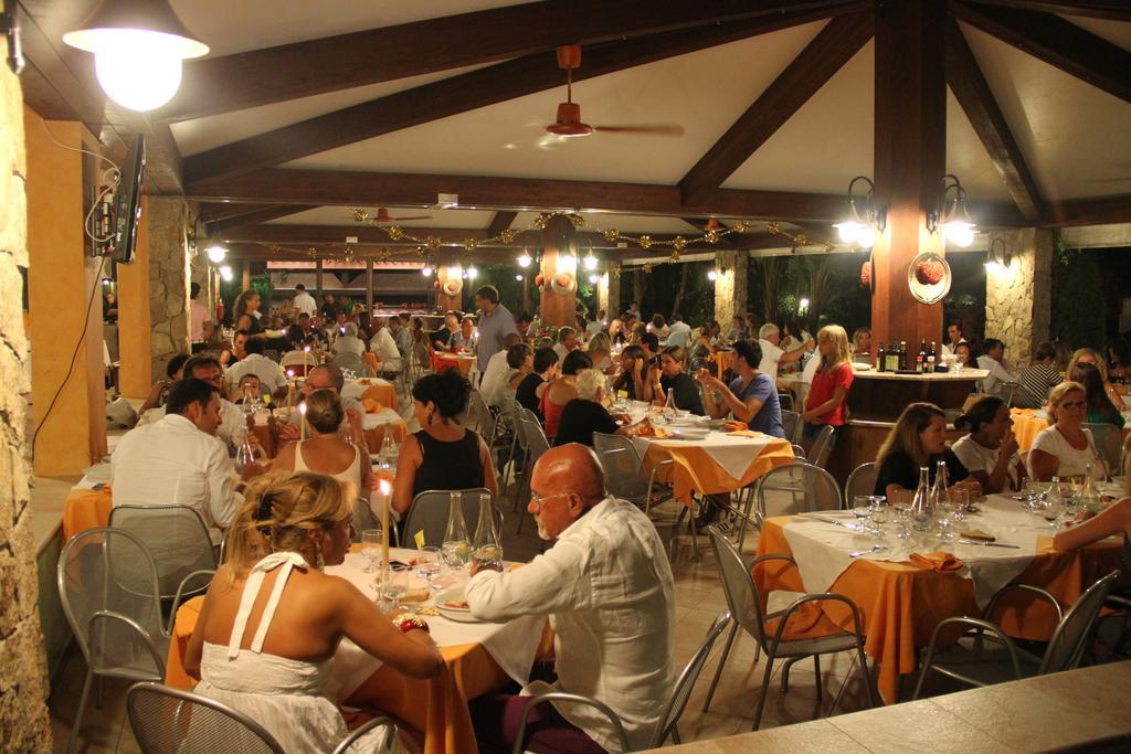 Villaggio Piscina Rei 몬테나이 외부 사진
