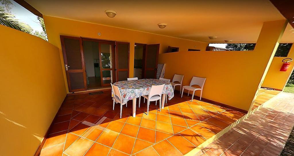 Villaggio Piscina Rei 몬테나이 외부 사진