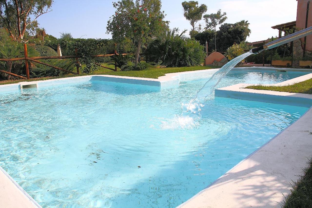 Villaggio Piscina Rei 몬테나이 외부 사진